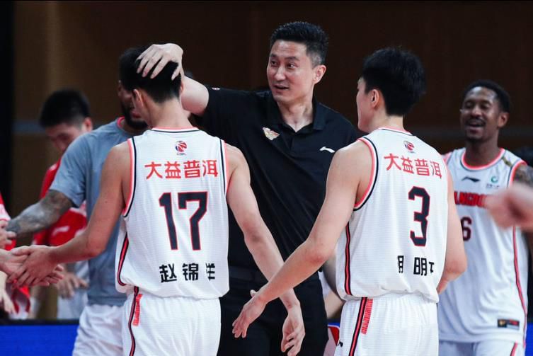 马卡：菲利克斯离开马竞前已被更衣室孤立俱乐部没人欢迎他西班牙媒体《马卡报》发文分析了菲利克斯今年夏天离开马竞前，在马竞俱乐部的处境，并透露那时在马竞就已经没有人再欢迎他。